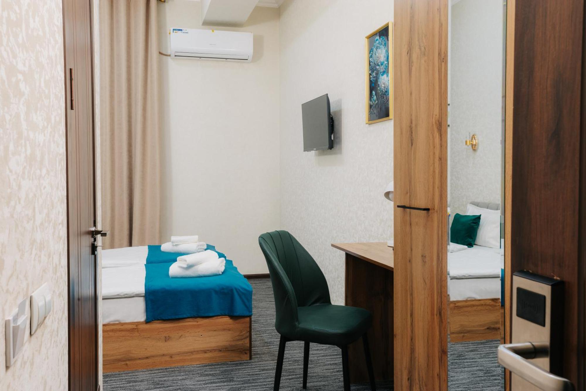 Resident Hotel Ташкент Екстер'єр фото